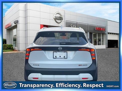 Certified 2025 Nissan Kicks SR image 7
