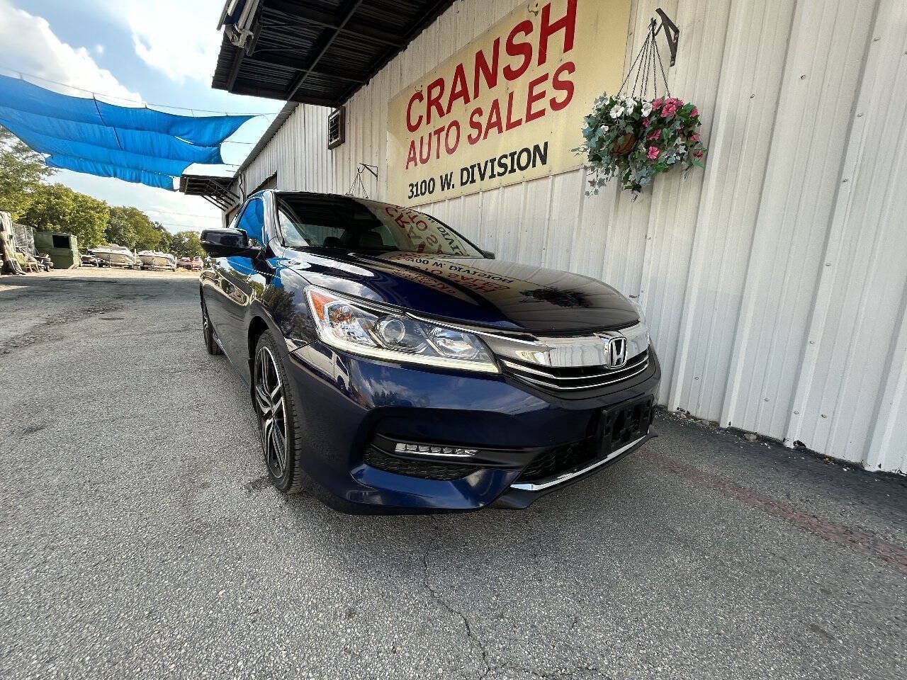 Used 2017 Honda Accord EX-L image 2
