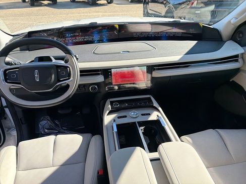 New 2026 Lincoln Navigator Reserve image 3