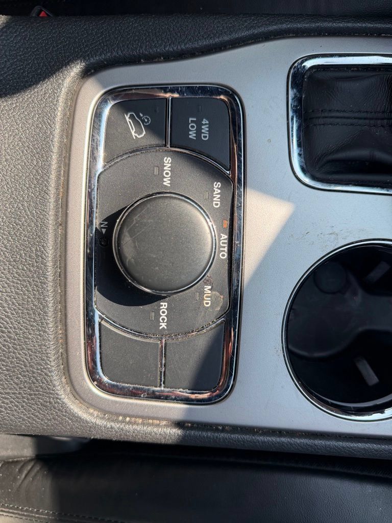 Used 2019 Jeep Grand Cherokee Limited AWD/4WD image 24