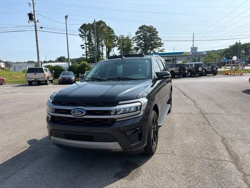 Used 2023 Ford Expedition XLT RWD image 8