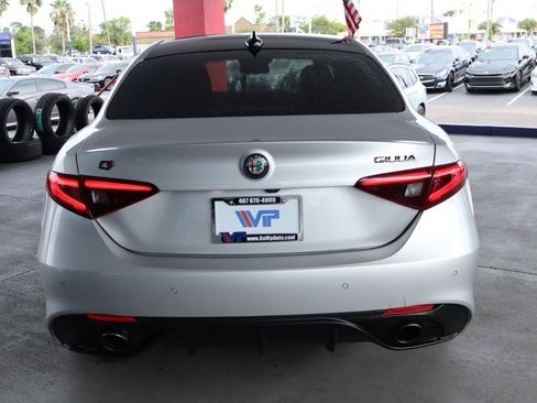 Used 2017 Alfa Romeo Giulia Ti w/ TI 19" Sport Package AWD/4WD image 8