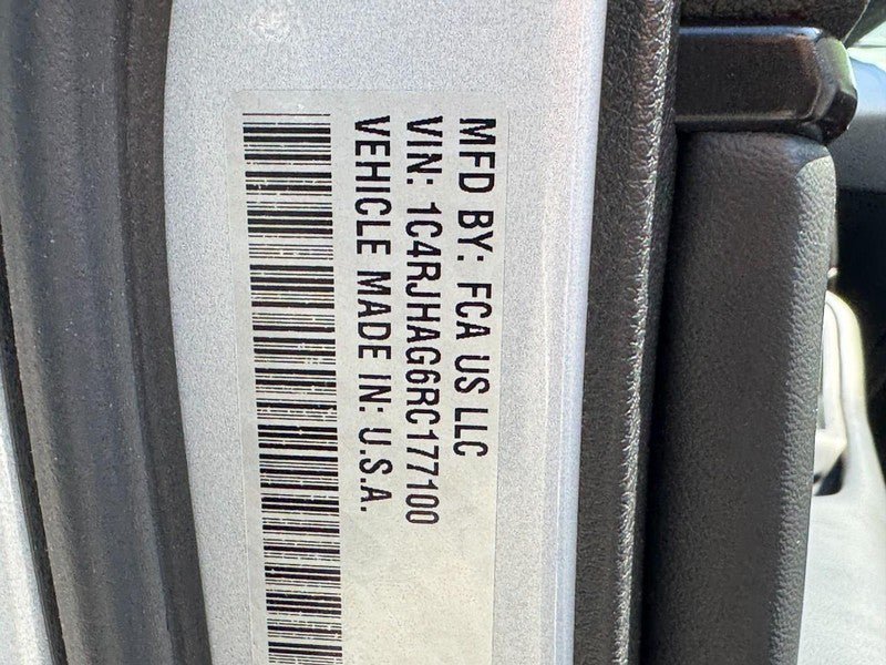 Used 2024 Jeep Grand Cherokee Laredo X AWD/4WD image 29