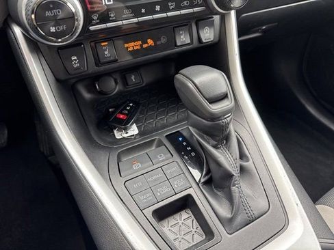 Used 2022 Toyota RAV4 XLE image 18