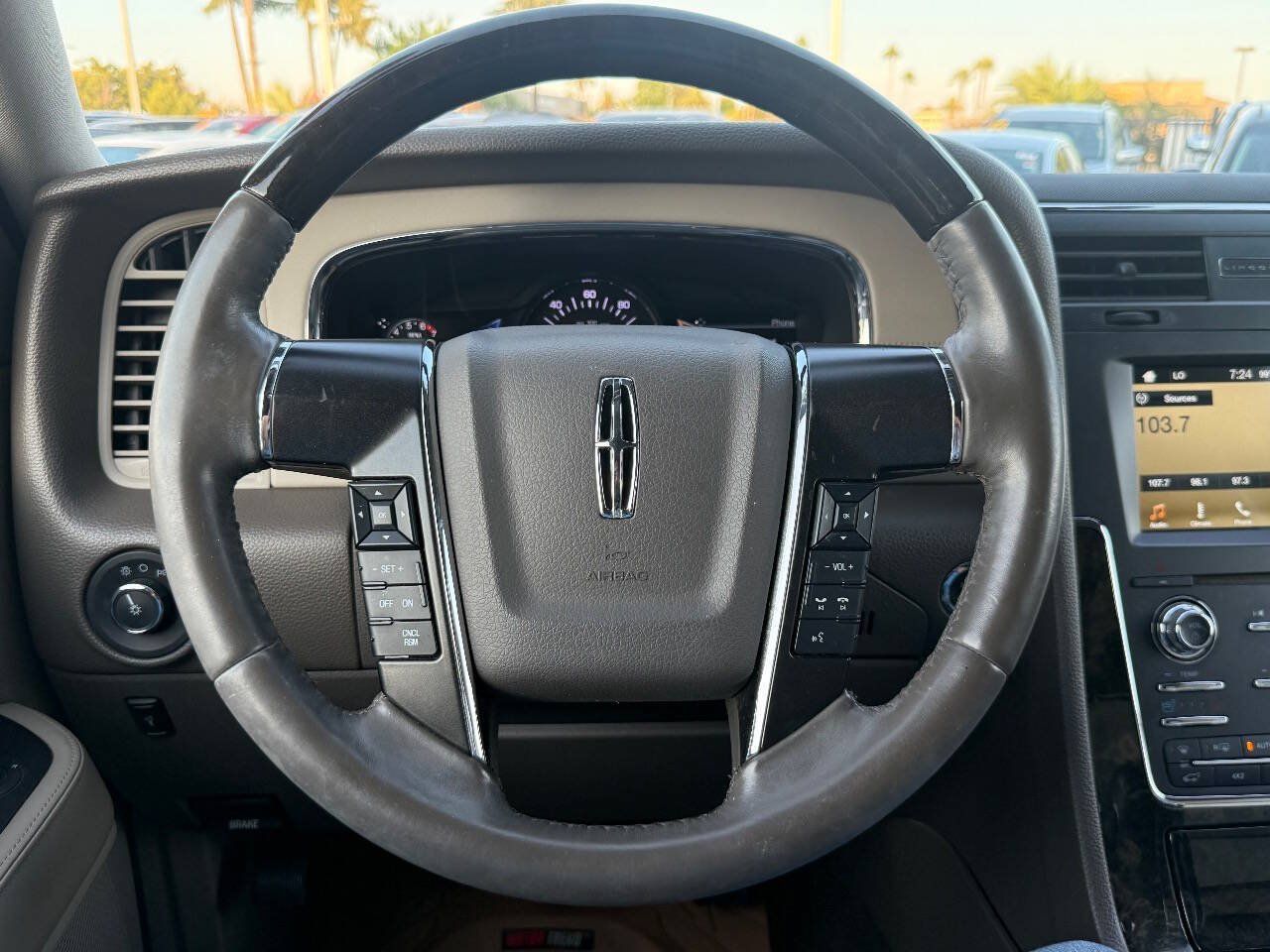 Used 2016 Lincoln Navigator Select AWD/4WD image 18