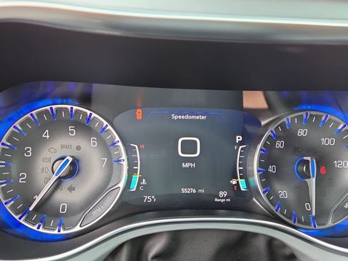 Used 2025 Chrysler Pacifica Limited FWD image 9