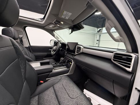 Used 2024 Toyota Sequoia Limited image 21