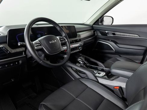 Used 2024 Kia Telluride EX w/ EX Captain's Chair Package AWD/4WD image 12