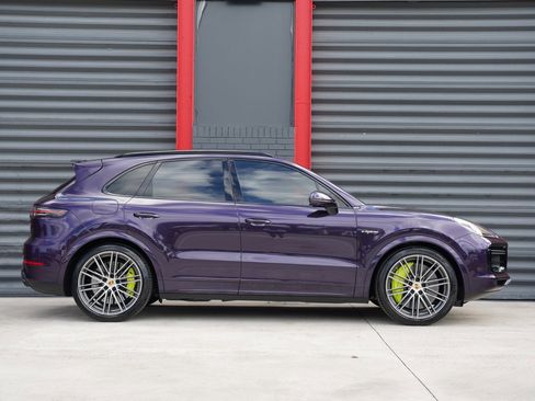 Used 2021 Porsche Cayenne Turbo S image 4