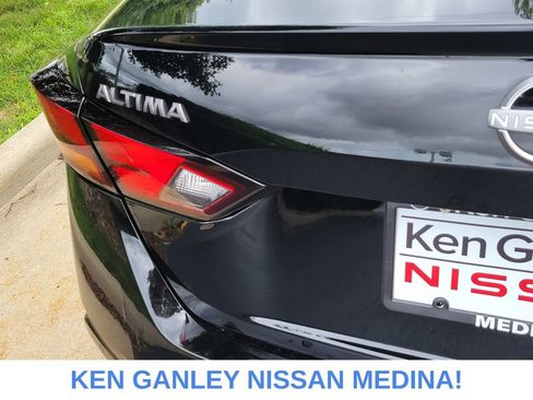 Certified 2025 Nissan Altima 2.5 SV FWD image 16