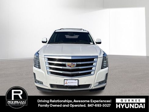 Used 2016 Cadillac Escalade Luxury image 3