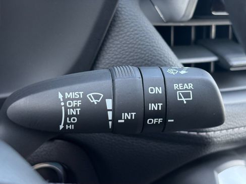 Used 2025 Toyota RAV4 XLE AWD/4WD image 18