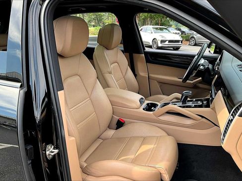 Used 2021 Porsche Cayenne AWD/4WD image 8