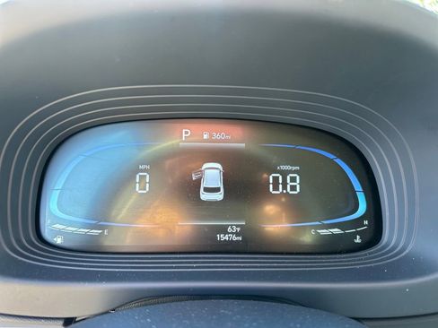 Used 2024 Hyundai Venue Limited image 16