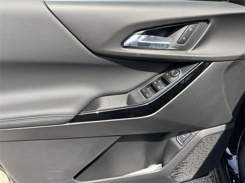 New 2026 Chevrolet Equinox LT w/ Convenience Package II image 13