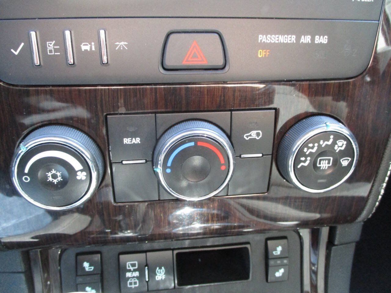 Used 2017 Chevrolet Traverse LT w/ Style and Technology Package FWD image 23