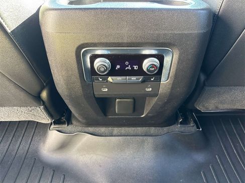 Used 2021 GMC Yukon XL SLT w/ SLT Premium Package image 12