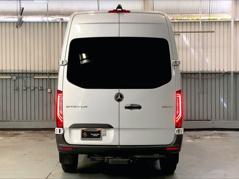 Used 2021 Mercedes-Benz Sprinter 2500 image 3