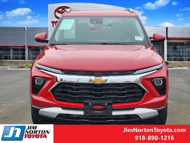 Used 2026 Chevrolet TrailBlazer LT w/ LT Cold Weather Package FWD image 2