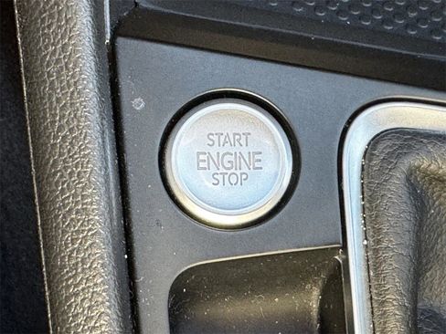 Used 2025 Volkswagen Jetta SE image 22