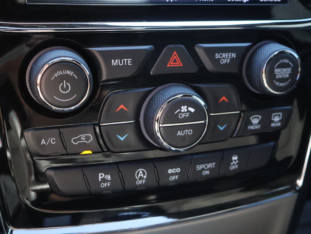 Used 2021 Jeep Grand Cherokee Trailhawk w/ Premium Lighting Group AWD/4WD image 38