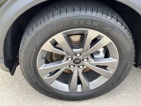 Used 2021 Ford Explorer XLT w/ Equipment Group 202A RWD image 14