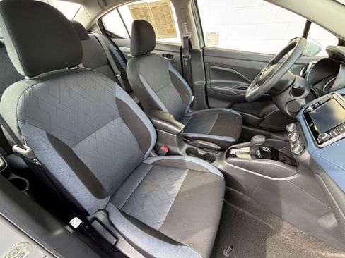 Used 2025 Nissan Versa SV image 37