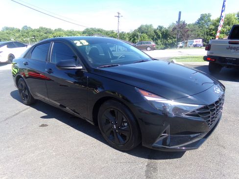 Used 2023 Hyundai Elantra SEL image 1