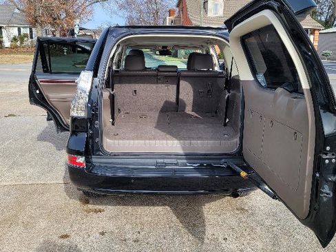 Used 2016 Lexus GX 460 w/ Premium Package image 21