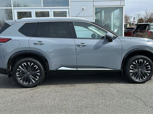 Certified 2025 Nissan Rogue Platinum image 27