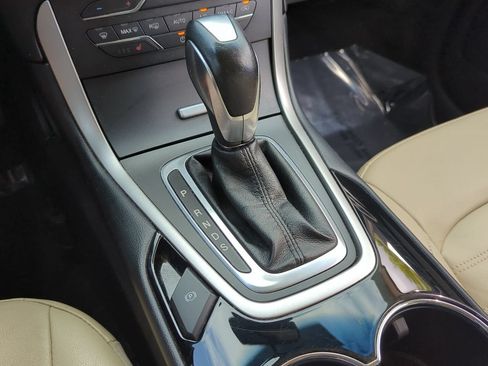 Used 2018 Ford Edge SEL w/ Equipment Group 201A FWD image 14