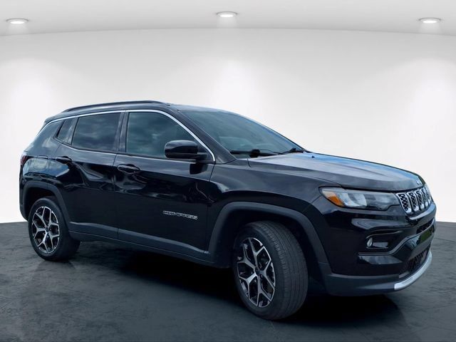Used 2025 Jeep Compass Limited AWD/4WD image 5