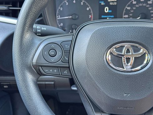 Used 2025 Toyota Corolla LE FWD image 19