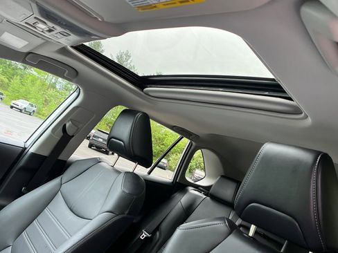Used 2022 Toyota RAV4 XLE Premium AWD/4WD image 20