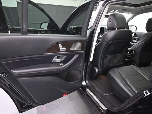 Used 2024 Mercedes-Benz GLS 450 4MATIC image 11