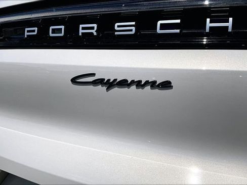 Used 2026 Porsche Cayenne AWD/4WD image 23