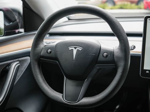 Used 2024 Tesla Model Y Long Range AWD/4WD image 14