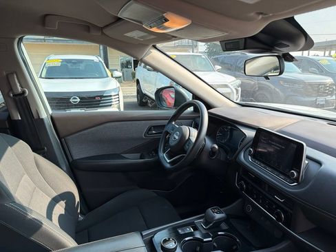 Used 2023 Nissan Rogue S AWD/4WD image 12