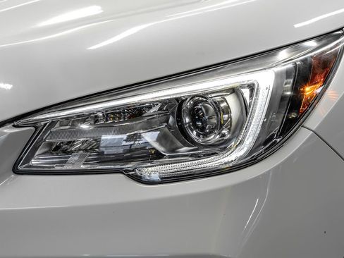 Used 2022 Subaru Ascent Limited w/ Technology Package image 9