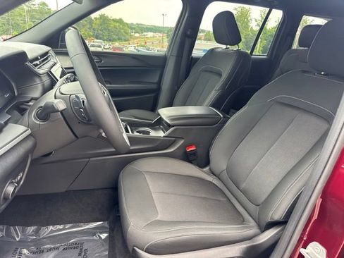 Used 2025 Jeep Grand Cherokee Laredo RWD image 10