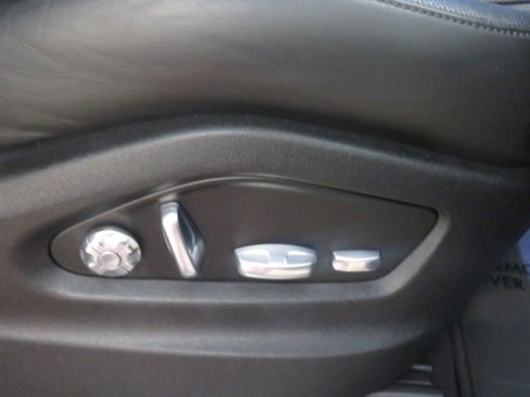 Used 2020 Porsche Cayenne S image 25