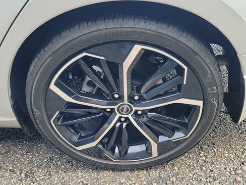 Certified 2025 Nissan Altima 2.5 SR FWD image 9
