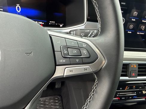 Certified 2025 Volkswagen Taos SE w/ Panoramic Sunroof Package image 16