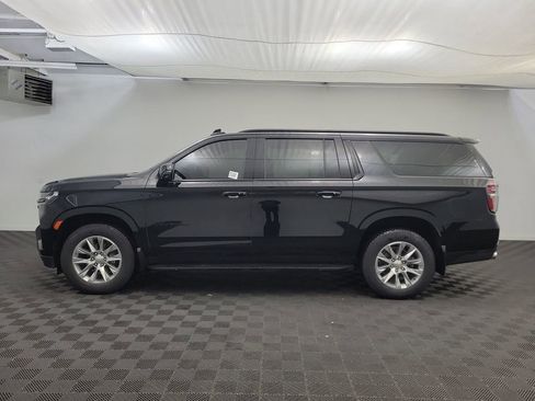 Used 2022 Chevrolet Suburban RST image 2