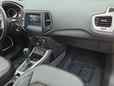 Used 2020 Jeep Compass Latitude FWD image 16