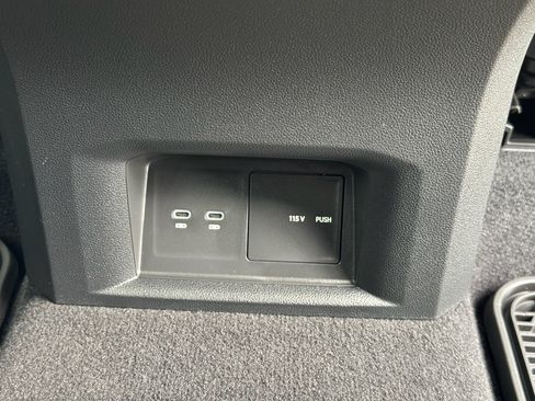 Used 2022 Volkswagen Atlas Cross Sport SE AWD/4WD image 17