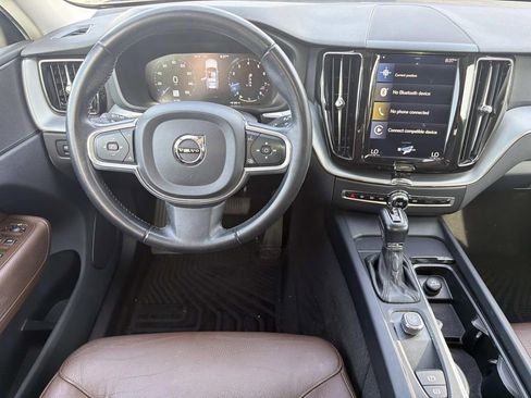 Used 2018 Volvo XC60 T5 Momentum AWD/4WD image 17
