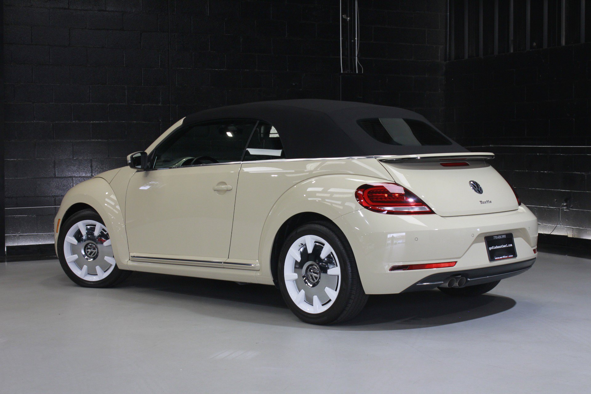 Used 2019 Volkswagen Beetle 2.0T S FWD image 17