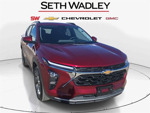 Used 2025 Chevrolet Trax LT w/ LT Convenience Package image 1