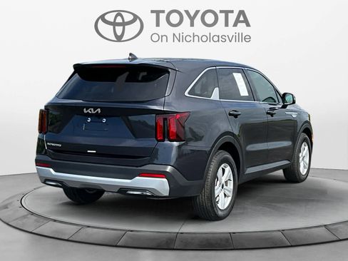 Used 2025 Kia Sorento LX FWD image 6